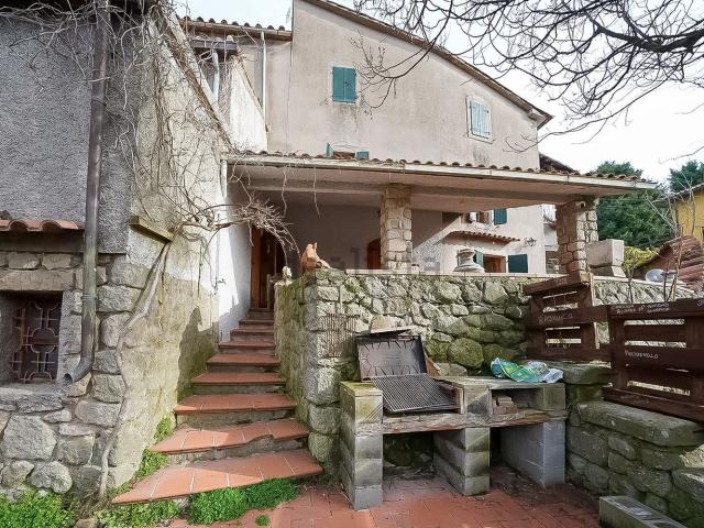 Villetta indipendente in vendita di 225 m² in Via dei Cavalli, 13