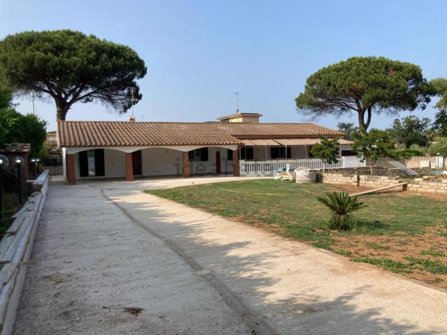 Villetta indipendente in vendita di 225 m² in Via del Cinema, 103