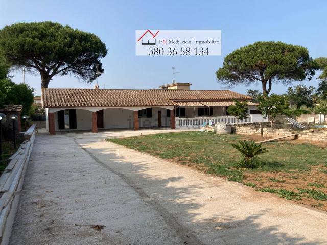 Villetta indipendente in vendita di 225 m² in Via del Cinema, 103