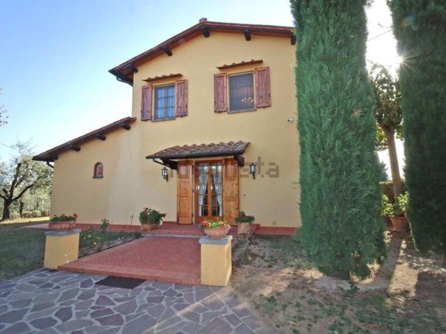 Villetta indipendente in vendita di 225 m² in Via Tortori, 2