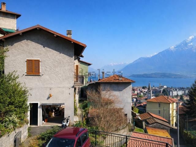 Villetta indipendente in vendita di 225 m² in Via Tassimola
