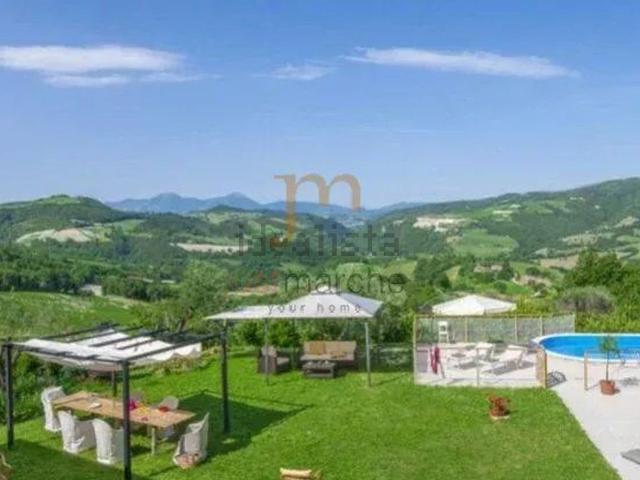 Villetta indipendente in vendita di 225 m² in Frazione Cartoceto