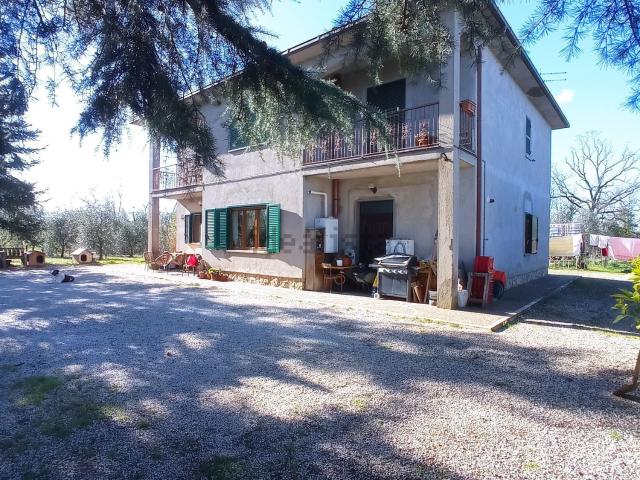 Villetta indipendente in vendita di 225 m² in Strada Provinciale Lubrianese, 13