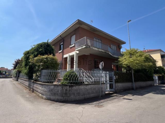 Villetta indipendente in vendita di 226 m² in Via Galileo Galilei, 1