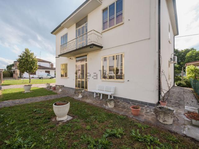 Villetta indipendente in vendita di 226 m² in Via Don Giovanni Minzoni, 17