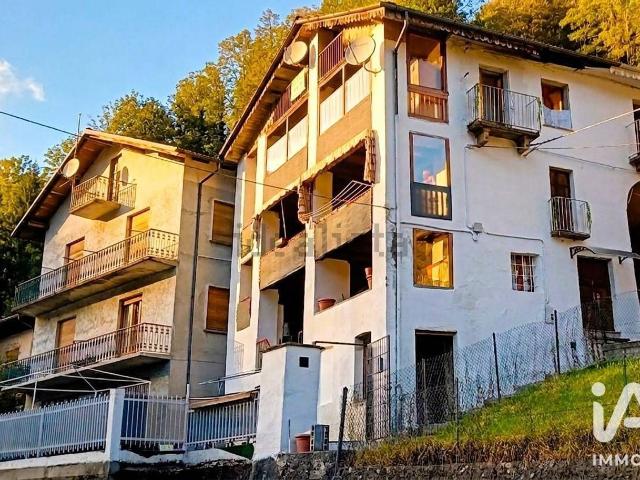 Villetta indipendente in vendita di 226 m² in Frazione Fucine