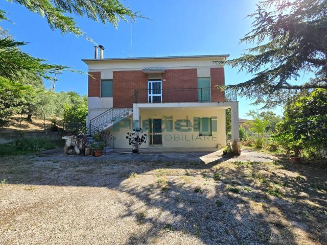 Villetta indipendente in vendita di 226 m² in Strada Comunale Calderaro, 29