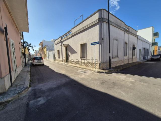 Villetta indipendente in vendita di 227 m² in Via 28 Ottobre, 56