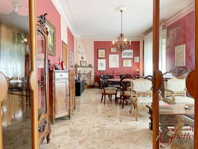 Villetta indipendente in vendita di 227 m² in Via Alcide de Gasperi, 1