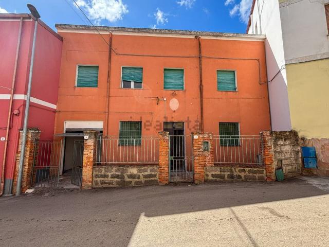 Villetta indipendente in vendita di 227 m² in Via Satta S 4