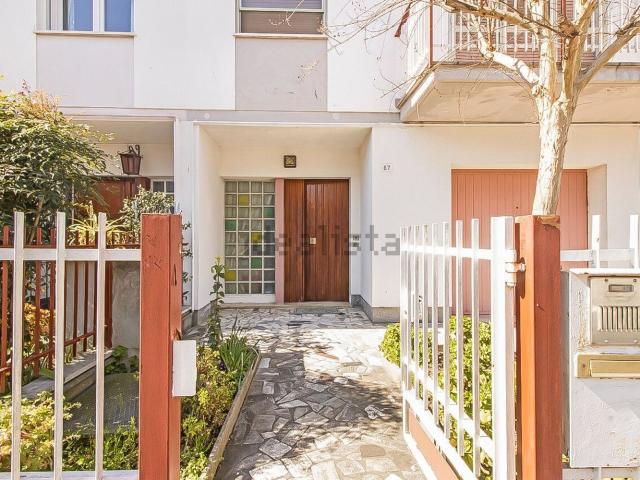 Villetta indipendente in vendita di 227 m² in Via San Lorenzo in Cesarea