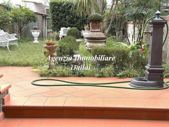 Villetta indipendente in vendita di 227 m² in Piazza Giacomo Puccini
