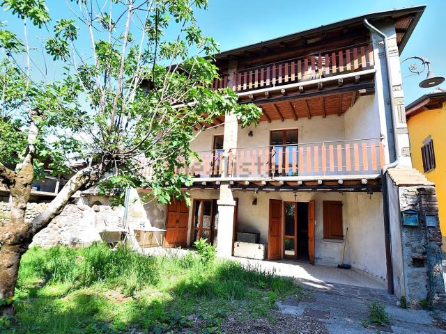 Villetta indipendente in vendita di 228 m² in Via Bolis