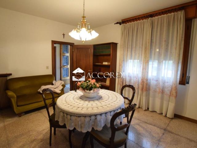 Villetta indipendente in vendita di 228 m² in Via Giorgione