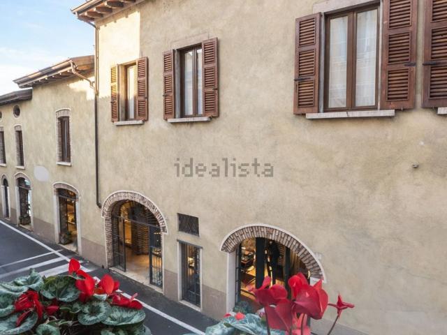Villetta indipendente in vendita di 228 m² in Piazza Sergio Bresciani