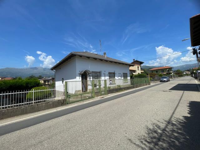 Villetta indipendente in vendita di 228 m² in Strada Cantoni Masserano e Calaria, 43
