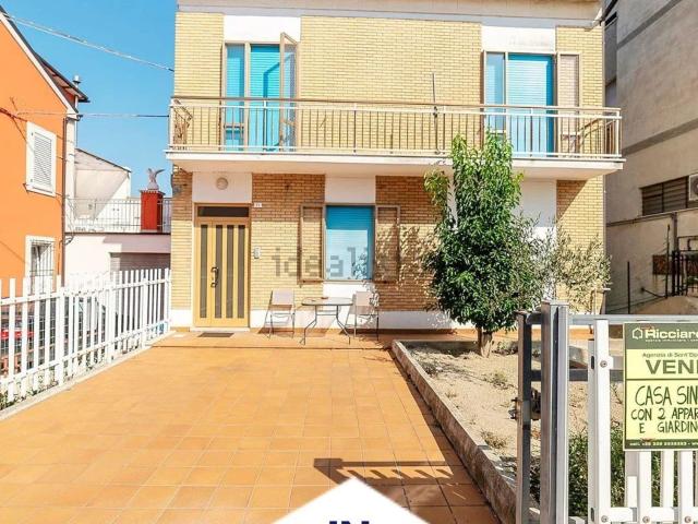 Villetta indipendente in vendita di 229 m² in Via Celeste, 14
