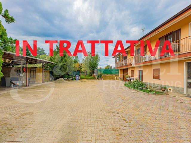 Villetta indipendente in vendita di 229 m² in Via Arona, 34