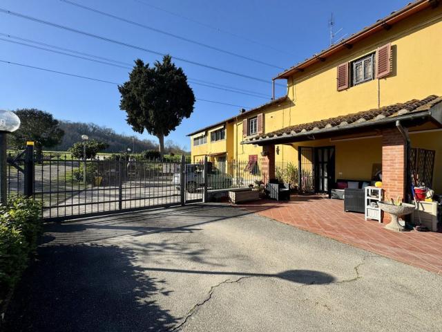 Villetta indipendente in vendita di 229 m² in Via Lungo Vingone