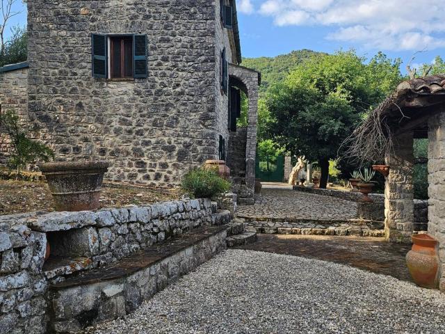 Villetta indipendente in vendita di 229 m² in Via Valle Forcina