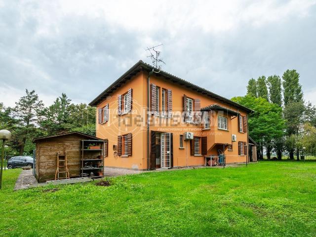 Villetta indipendente in vendita di 229 m² in Via XXI Ottobre 1944, 36