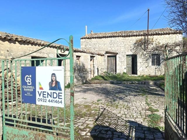 Villetta indipendente in vendita di 230 m² in Via Catanzaro Pizzilli
