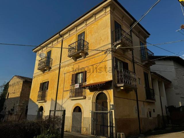 Villetta indipendente in vendita di 230 m² in Via Cavate