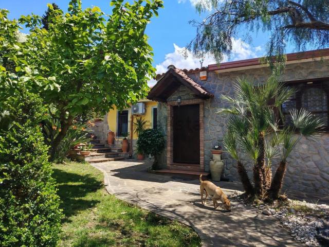 Villetta indipendente in vendita di 230 m² in Via Casa Scuoppo