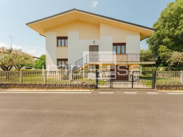 Villetta indipendente in vendita di 230 m² in Via Casarine, 4
