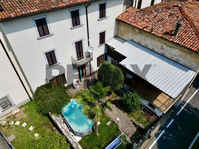 Villetta indipendente in vendita di 230 m² in Via Cesare Battisti, 14