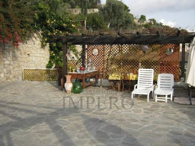 Villetta indipendente in vendita di 230 m² in Via Ciabauda