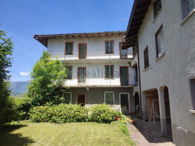Villetta indipendente in vendita di 230 m² in Via Adamello, 28