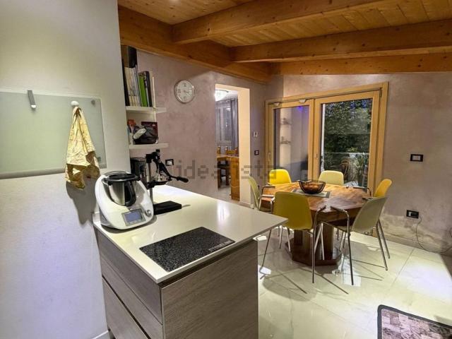 Villetta indipendente in vendita di 230 m² in Via Benedetta