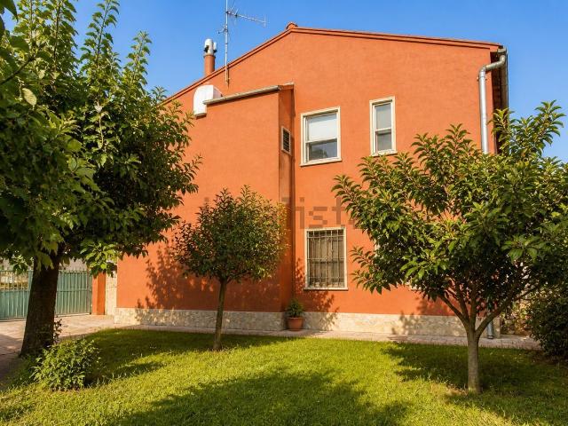 Villetta indipendente in vendita di 230 m² in Via Garcia Lorca San Martino a Ulmiano, 9