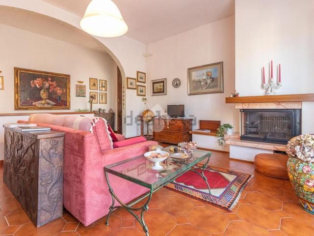 Villetta indipendente in vendita di 230 m² in Via Giovanni Santucci