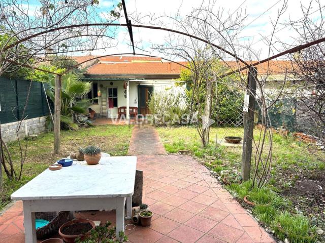 Villetta indipendente in vendita di 230 m² in Via Dante Alighieri