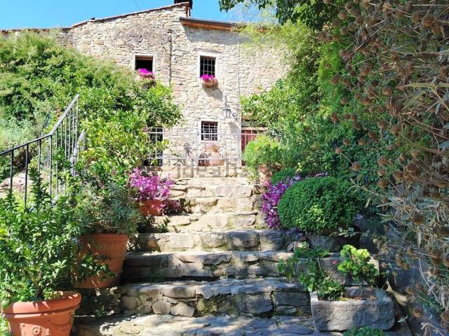 Villetta indipendente in vendita di 230 m² in Via dei Ciuti