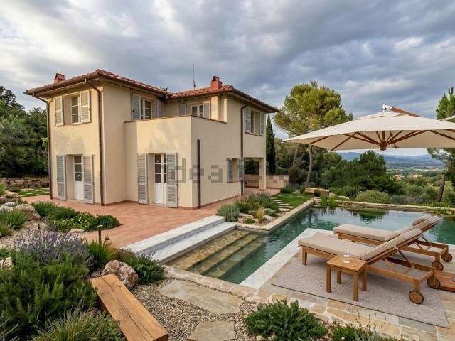 Villetta indipendente in vendita di 230 m² in Via delle Ortensie, 1