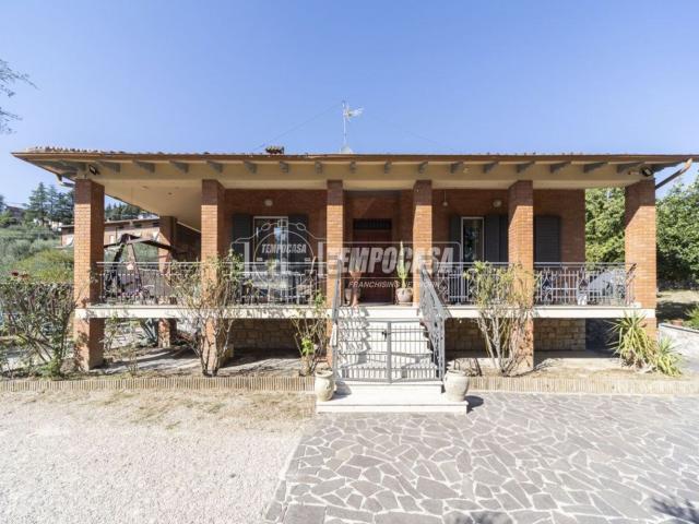 Villetta indipendente in vendita di 230 m² in Via delle Querce, 2