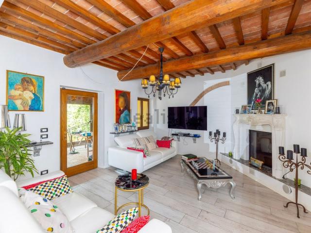 Villetta indipendente in vendita di 230 m² in Via di Roncigliano