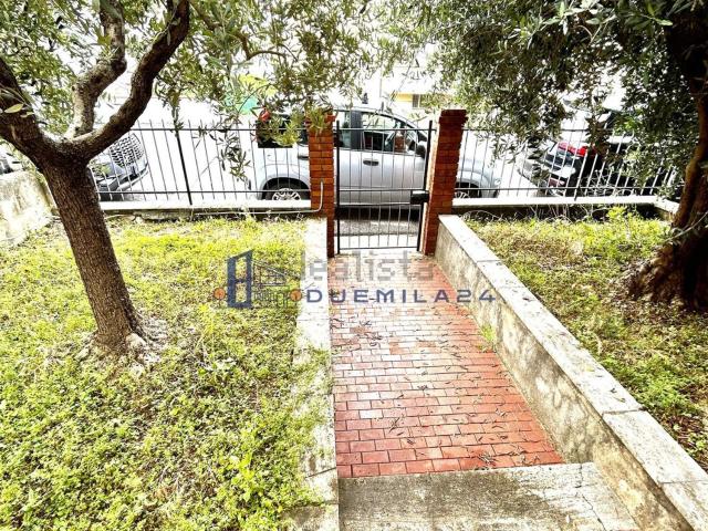 Villetta indipendente in vendita di 230 m² in Via Eugenio Montale