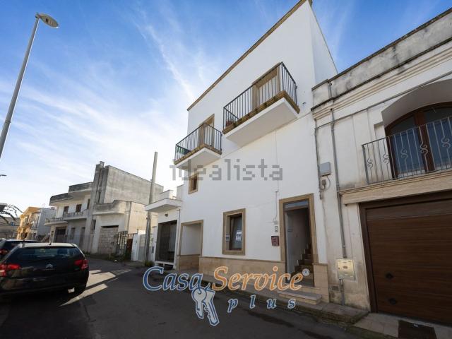 Villetta indipendente in vendita di 230 m² in Via Fratelli Bandiera