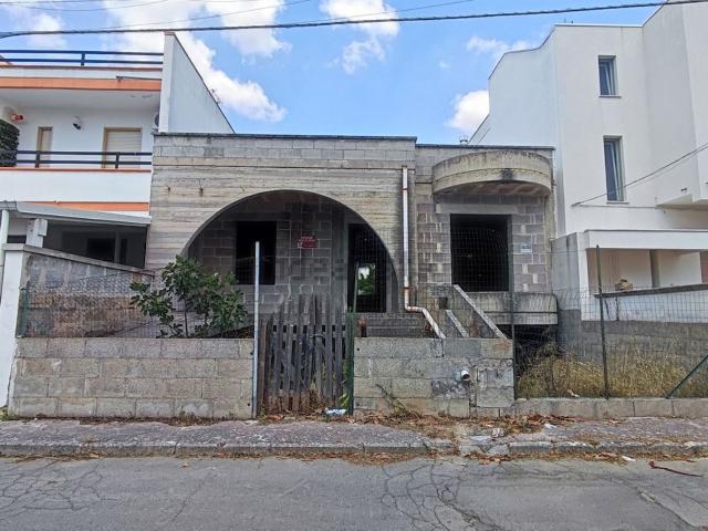 Villetta indipendente in vendita di 230 m² in Via Lazio, 66