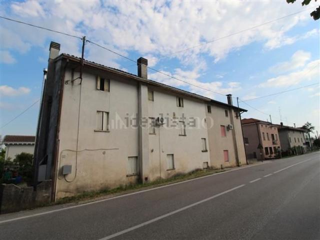 Villetta indipendente in vendita di 230 m² in Via Luigi Cadorna