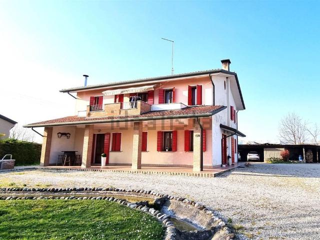 Villetta indipendente in vendita di 230 m² in Via Montiron