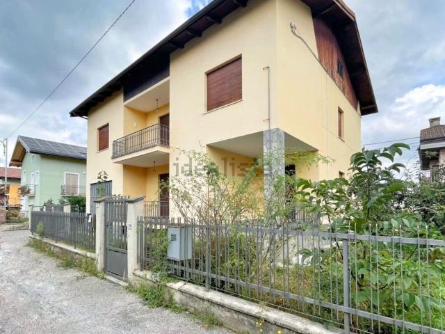 Villetta indipendente in vendita di 230 m² in Via Monviso, 16