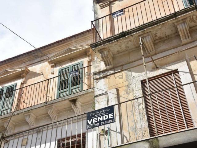 Villetta indipendente in vendita di 230 m² in Via Marchesa Tedeschi