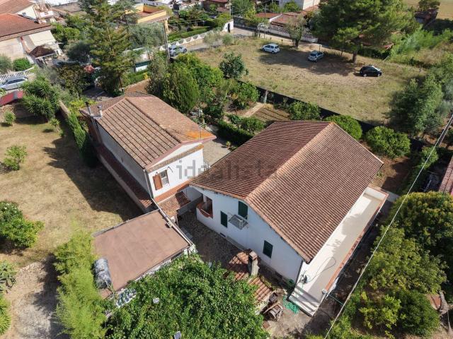Villetta indipendente in vendita di 230 m² in Via Mario Meola