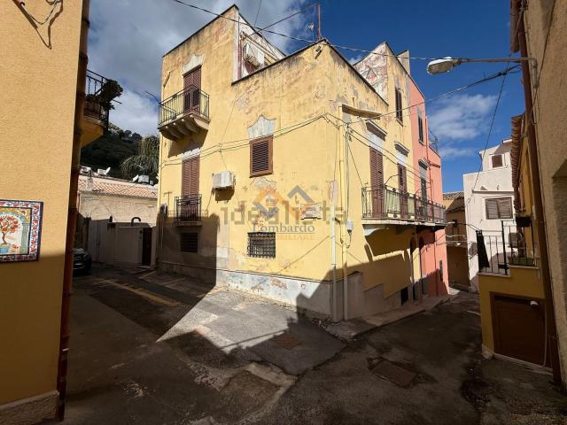 Villetta indipendente in vendita di 230 m² in Via Mascagni
