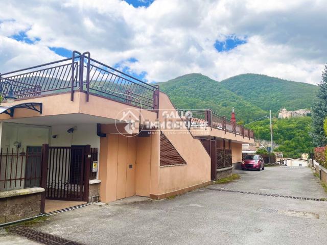 Villetta indipendente in vendita di 230 m² in Via Nazionale, 182